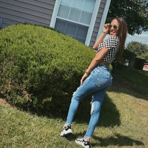 Meet your Posher, Sarahi